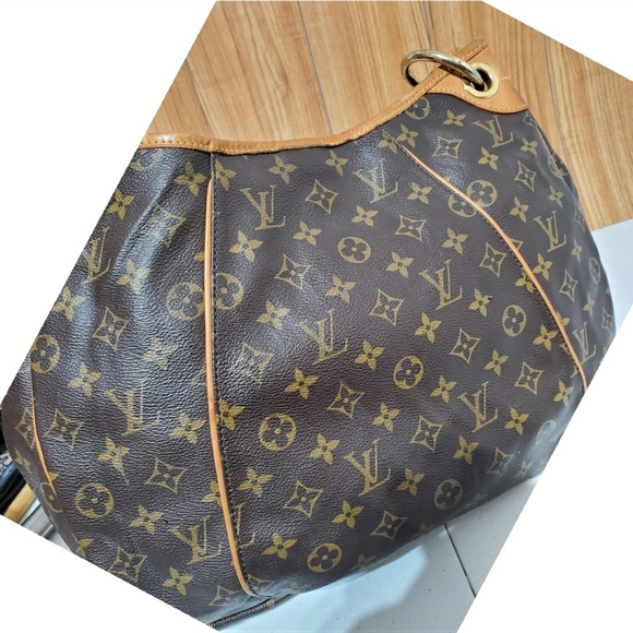 Louis Vuitton Monogram Galleria Gm - Picture 9 of 13